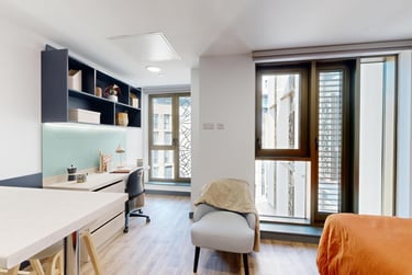 1 bed studio, Cookridge Street, City Centre, Leeds, LS28GL - Image 3